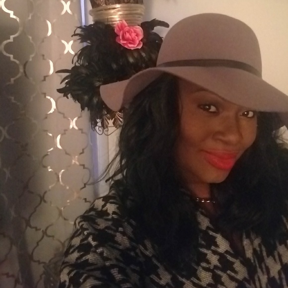 Meet your Posher, Keke - Picture 5 of 7